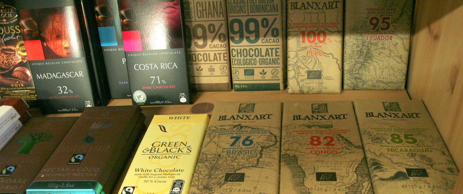 Vinotéka Dobrý ročník 33 nabízí ty nejlepší čokolády z celého světa, s vysokým obsahem kakaa. Najdeme zde čokolády z Madagaskaru, Peru, Chille, Ekvádoru, Nikaraguii, Brazílie, Ghany, Dominikánské republiky, Konga atd.